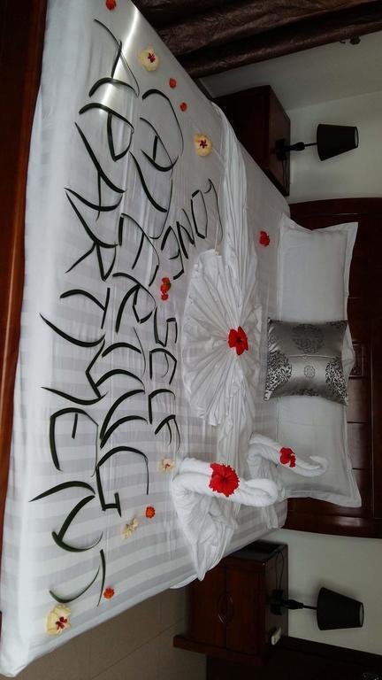Lone Self-Catering Apartment Baie Sainte Anne Exterior foto